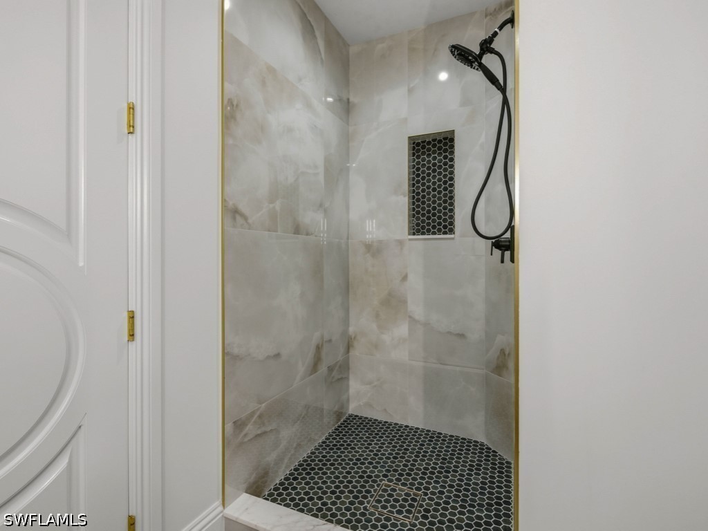 705 10th Street S #202 Naples FL 34102 226015426 image31