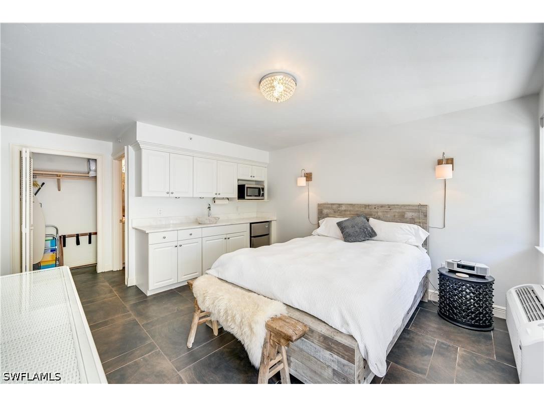 705 10th Street S #301 Naples FL 34102 226014692 image33