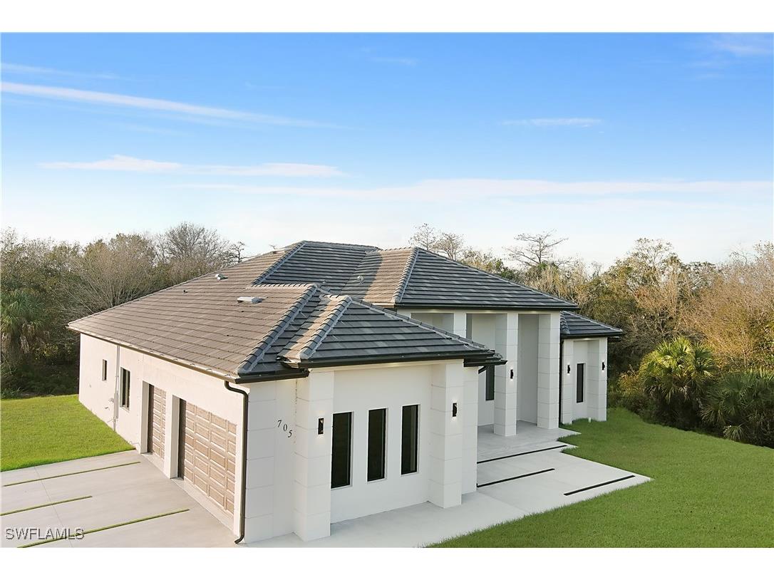 705 16th Street NE Naples FL 34120 225084229 image1