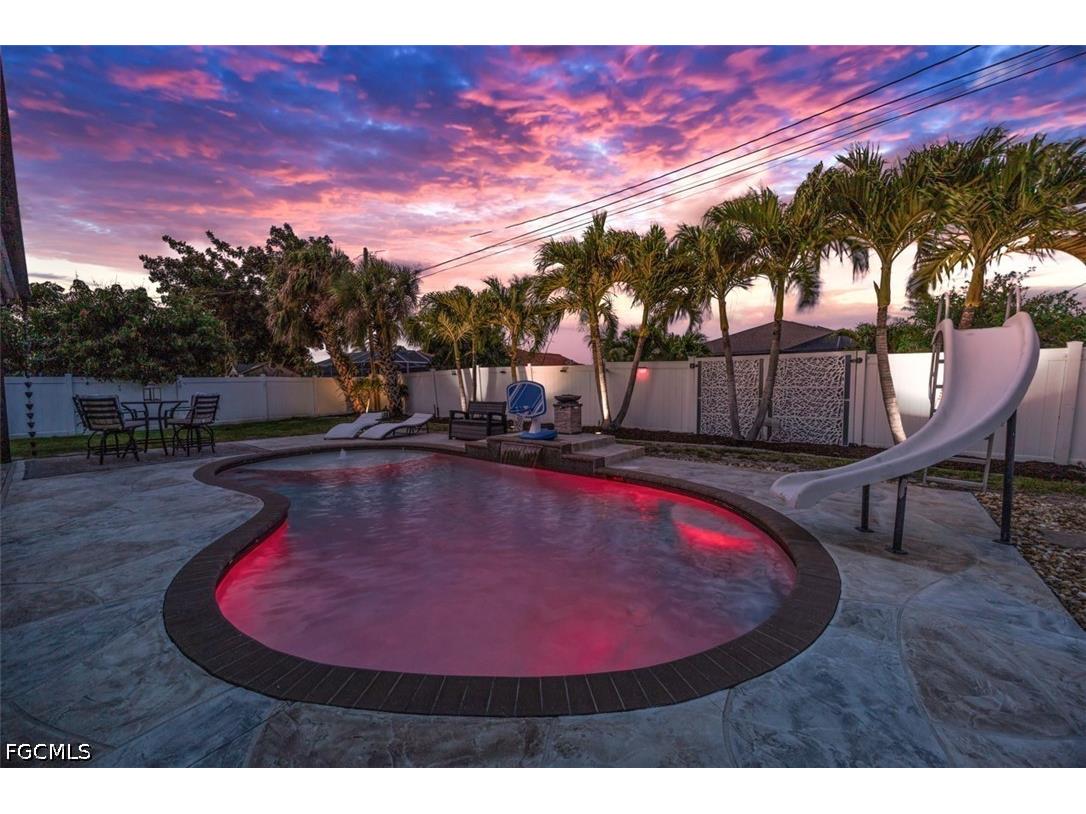 705 SW 10th Place Cape Coral FL 33991 2026017704 image1
