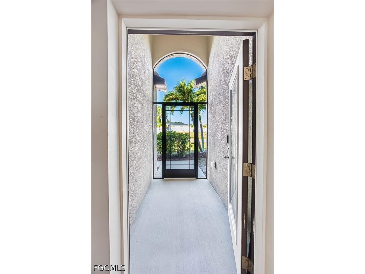 705 SW 10th Place Cape Coral FL 33991 2026017704 image18