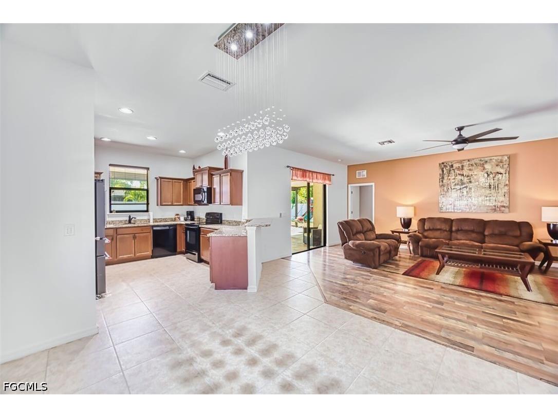 705 SW 10th Place Cape Coral FL 33991 2026017704 image24