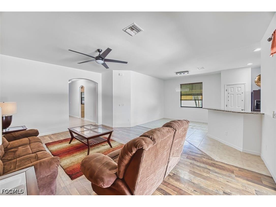 705 SW 10th Place Cape Coral FL 33991 2026017704 image25