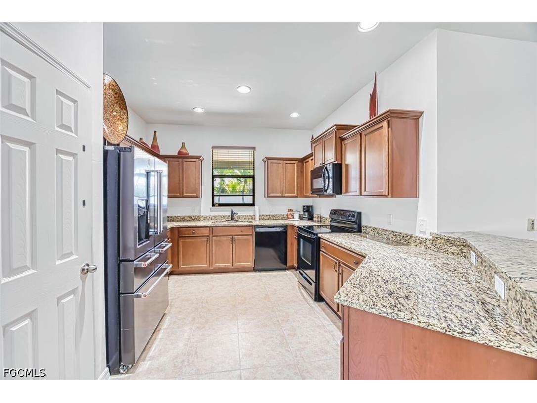 705 SW 10th Place Cape Coral FL 33991 2026017704 image28