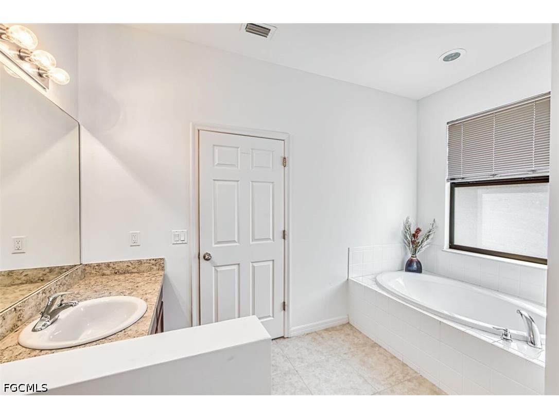 705 SW 10th Place Cape Coral FL 33991 2026017704 image33