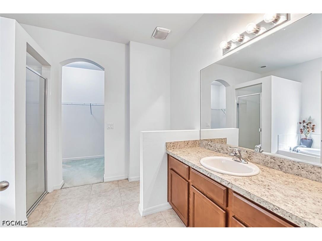 705 SW 10th Place Cape Coral FL 33991 2026017704 image34