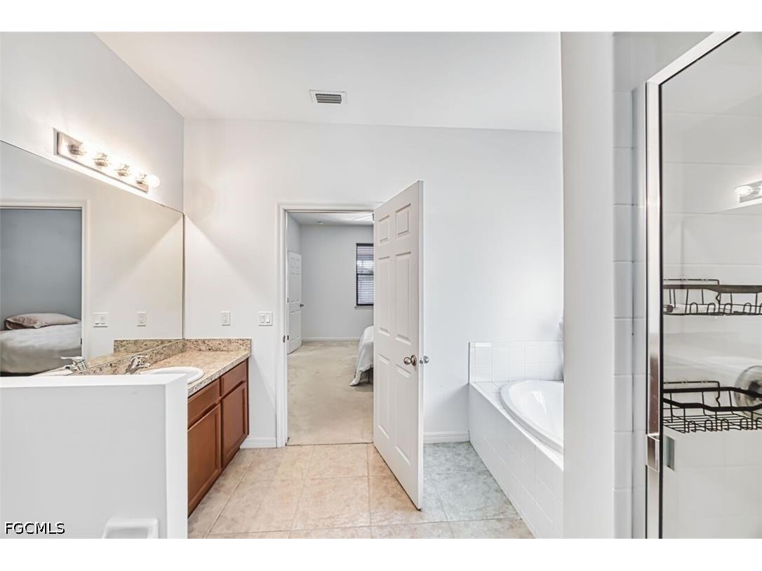 705 SW 10th Place Cape Coral FL 33991 2026017704 image35