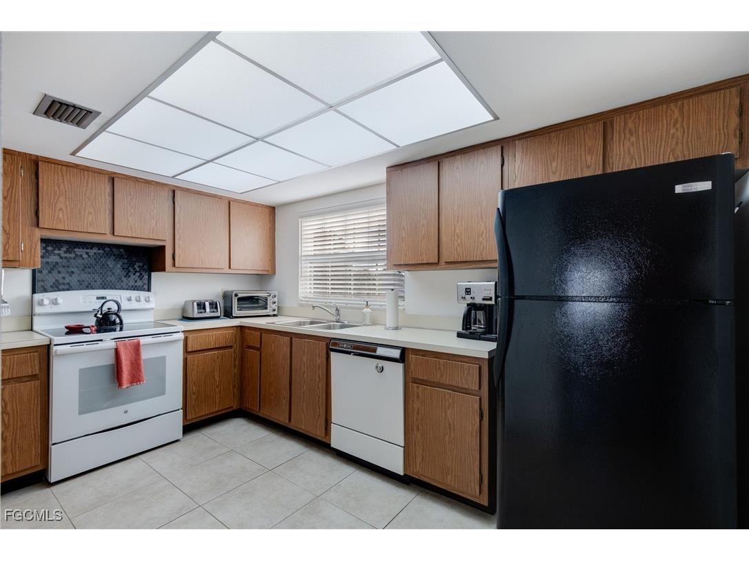 7056 Nantucket Circle #8 North Fort Myers FL 33917 2025019586 image16