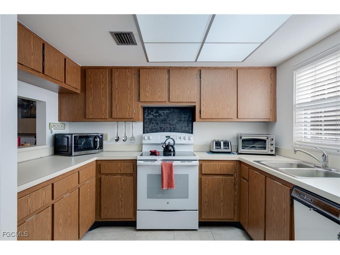 7056 Nantucket Circle #8 North Fort Myers FL 33917 2025019586 image6