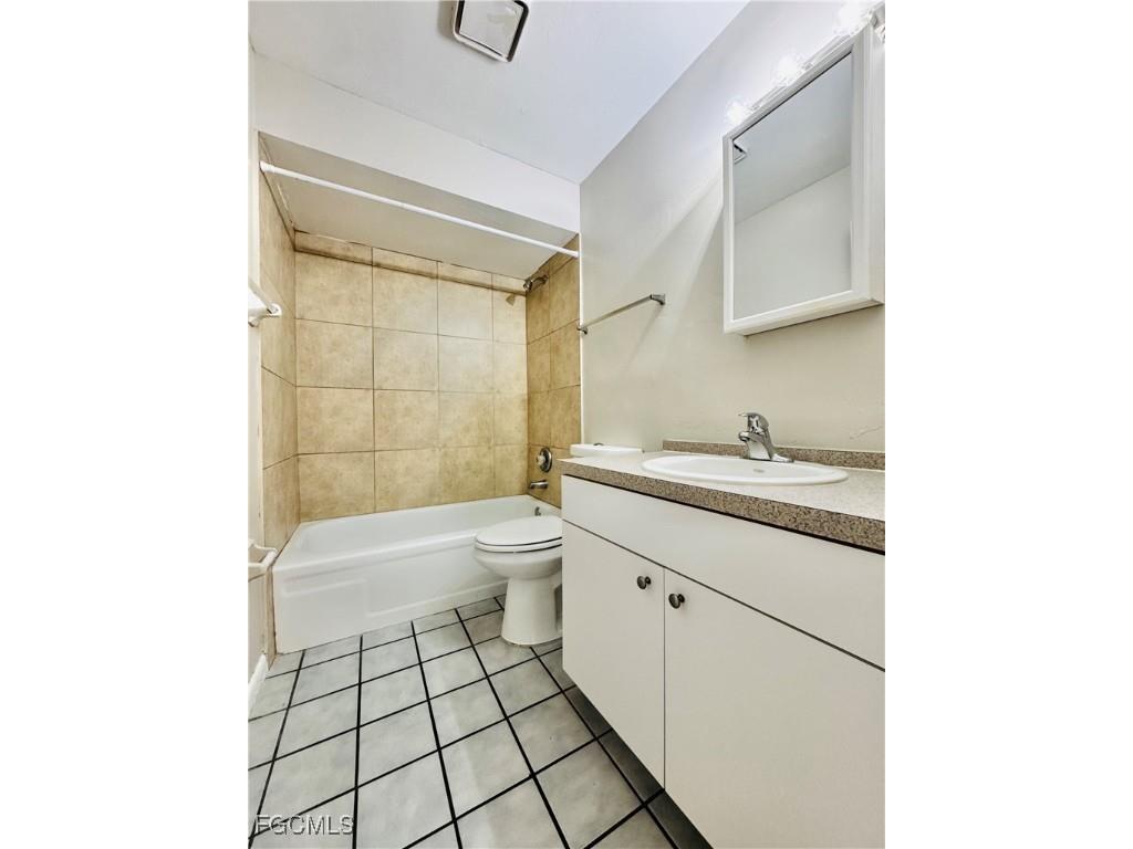 706 SE 13th Court #I Cape Coral FL 33990 2025018471 image27