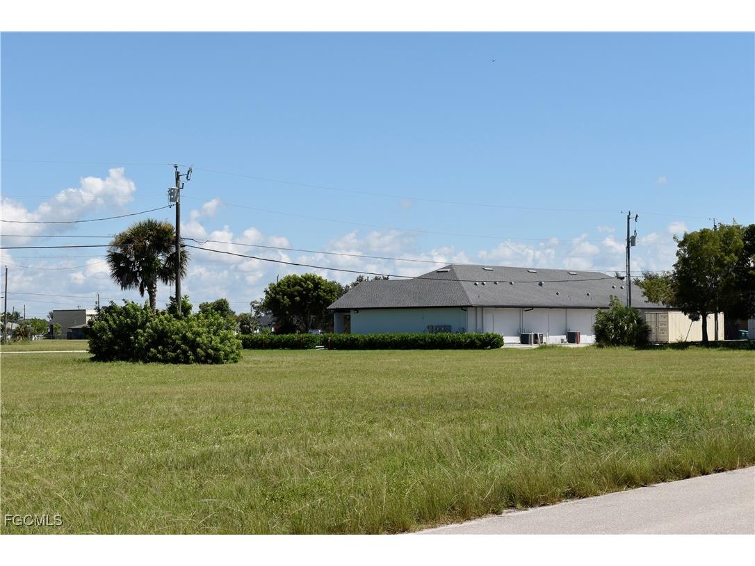 706 SW 21st Street Cape Coral FL 33991 2025011878 image1