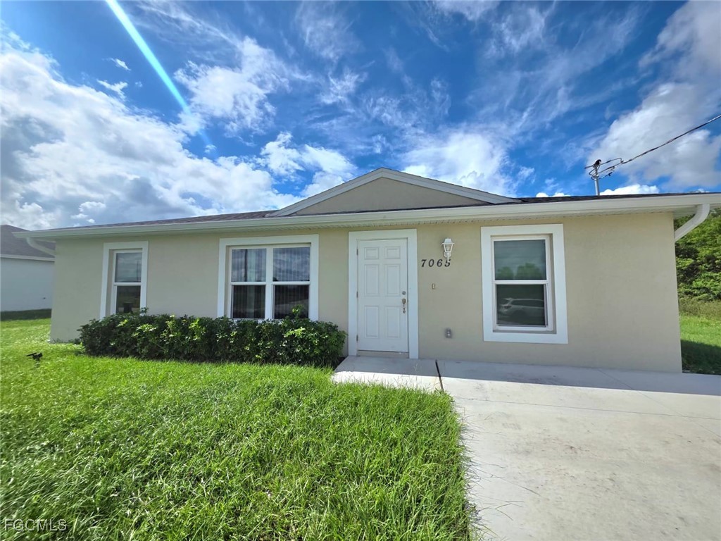 7065 Berwick Circle Labelle FL 33935 2025014727 image1
