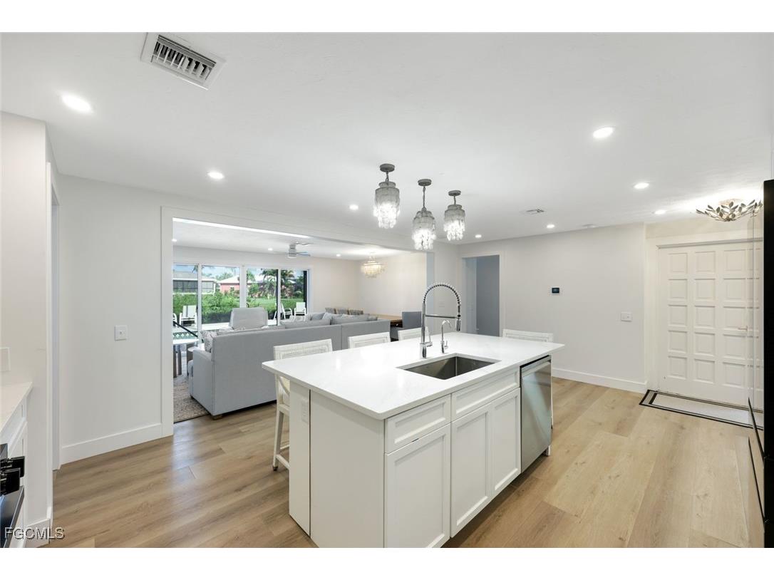 707 Durion Court Sanibel FL 33957 2025004882 image11