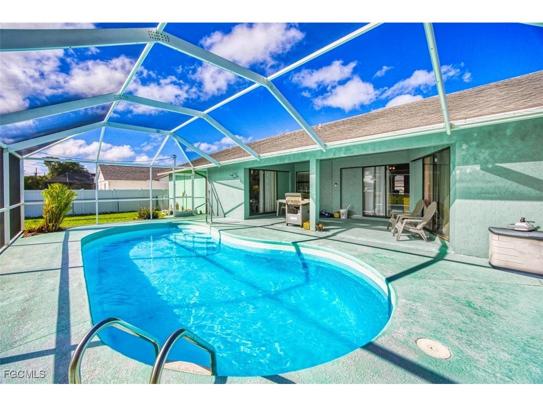707 SE 9th Place Cape Coral FL 33990 2025010707 image2