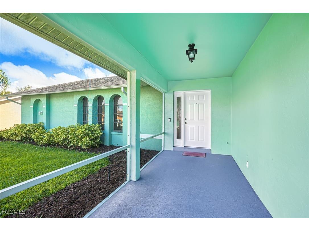 707 SE 9th Place Cape Coral FL 33990 2025010707 image4