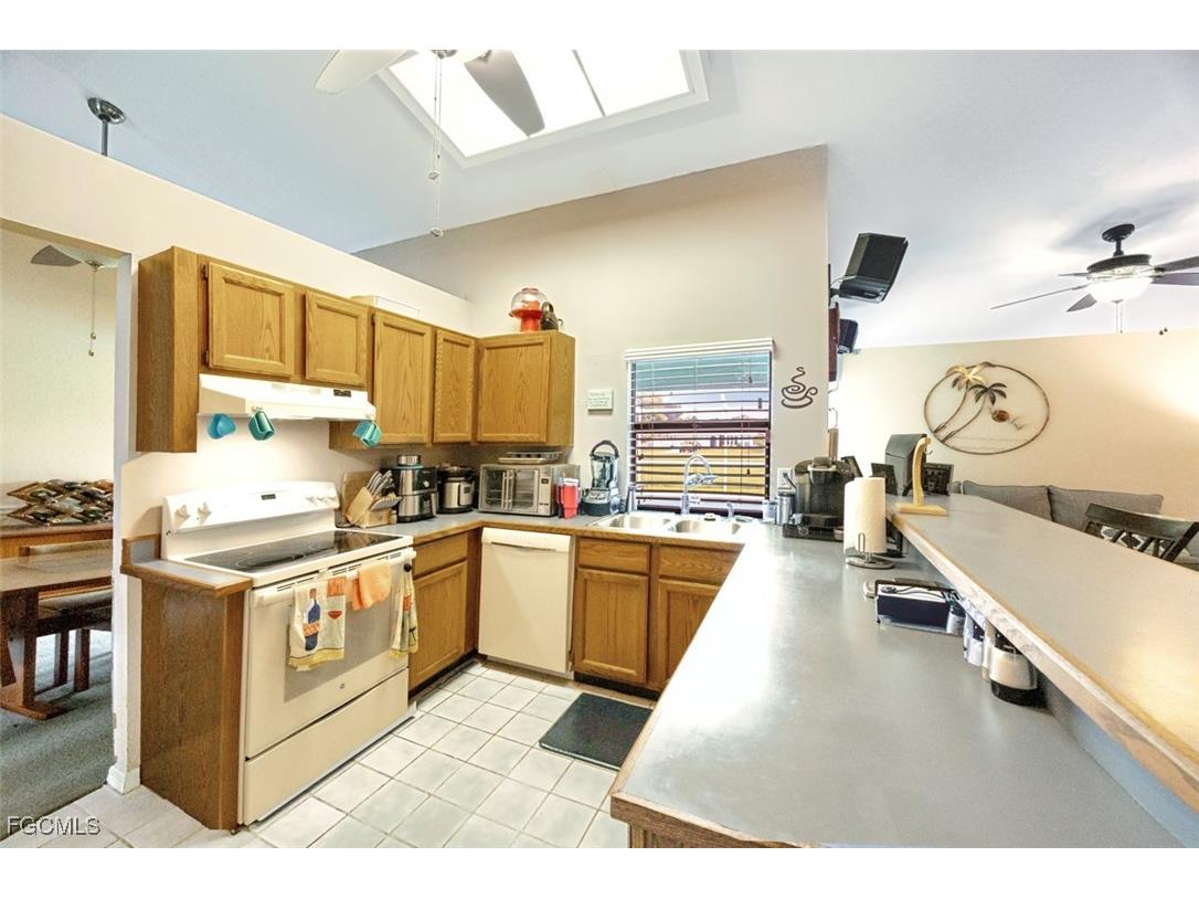 707 SE 9th Place Cape Coral FL 33990 2025010707 image9