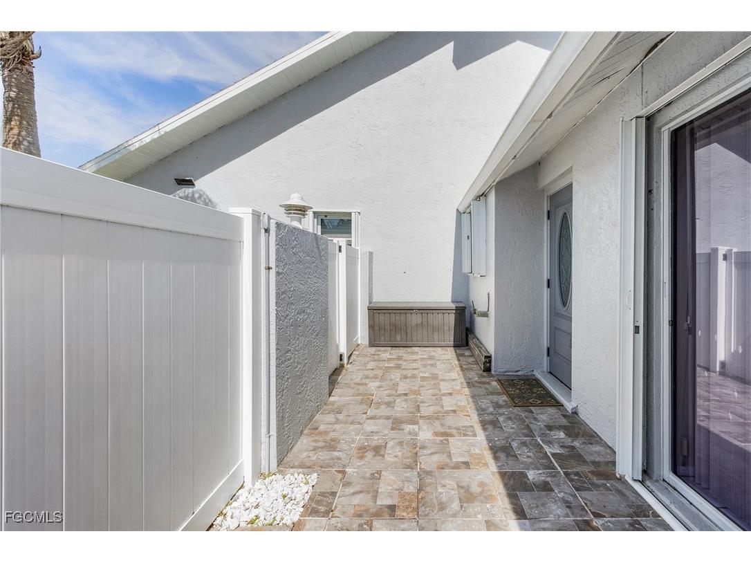 707 SW 3rd Court #103 Cape Coral FL 33991 2025013578 image2