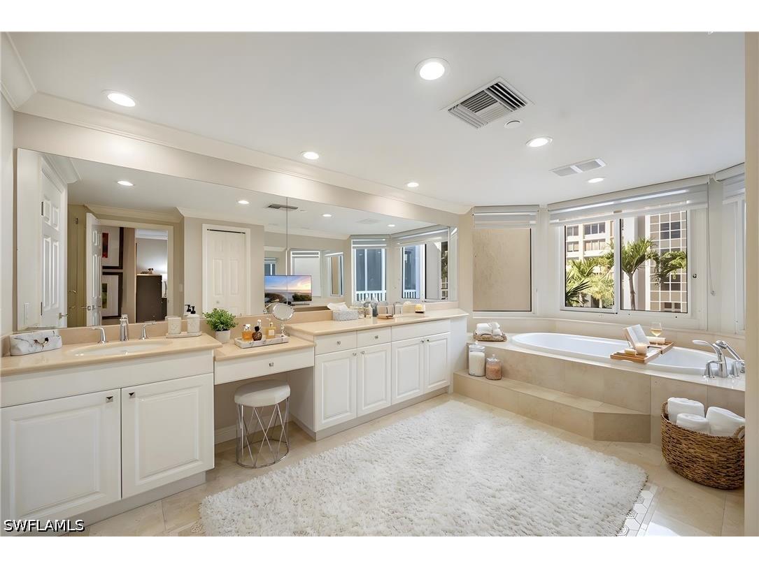 7071 Pelican Bay Boulevard #V8 Naples FL 34108 226012866 image8