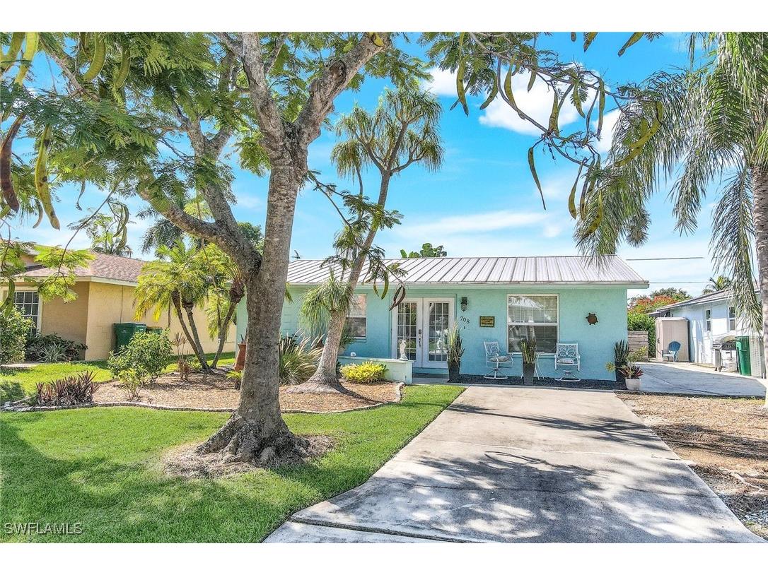 708 100th Avenue N Naples FL 34108 224080200 image1