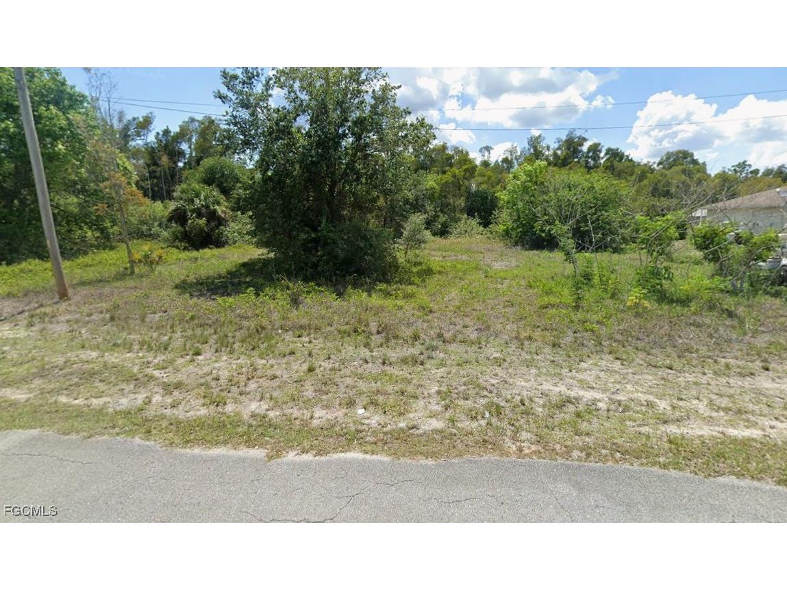 708 Kehosha Avenue Lehigh Acres FL 33974 2025022451 image4