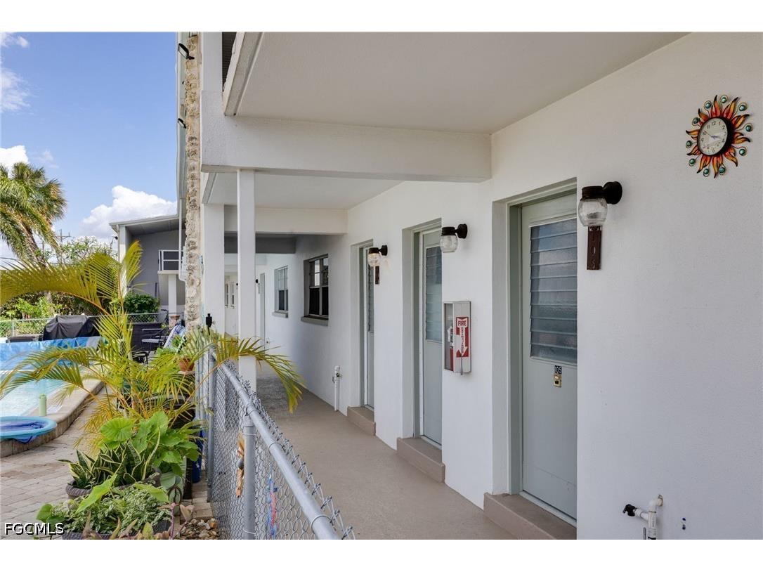 708 Victoria Drive #105 Cape Coral FL 33904 2026015685 image2