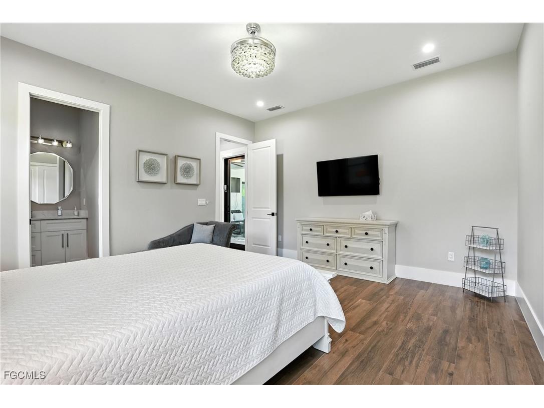 709 15th Street SW Naples FL 34117 2025005820 image32