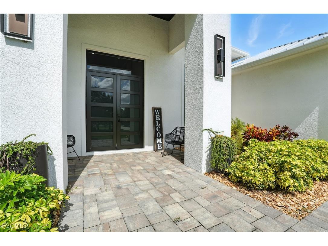 709 15th Street SW Naples FL 34117 2025005820 image5