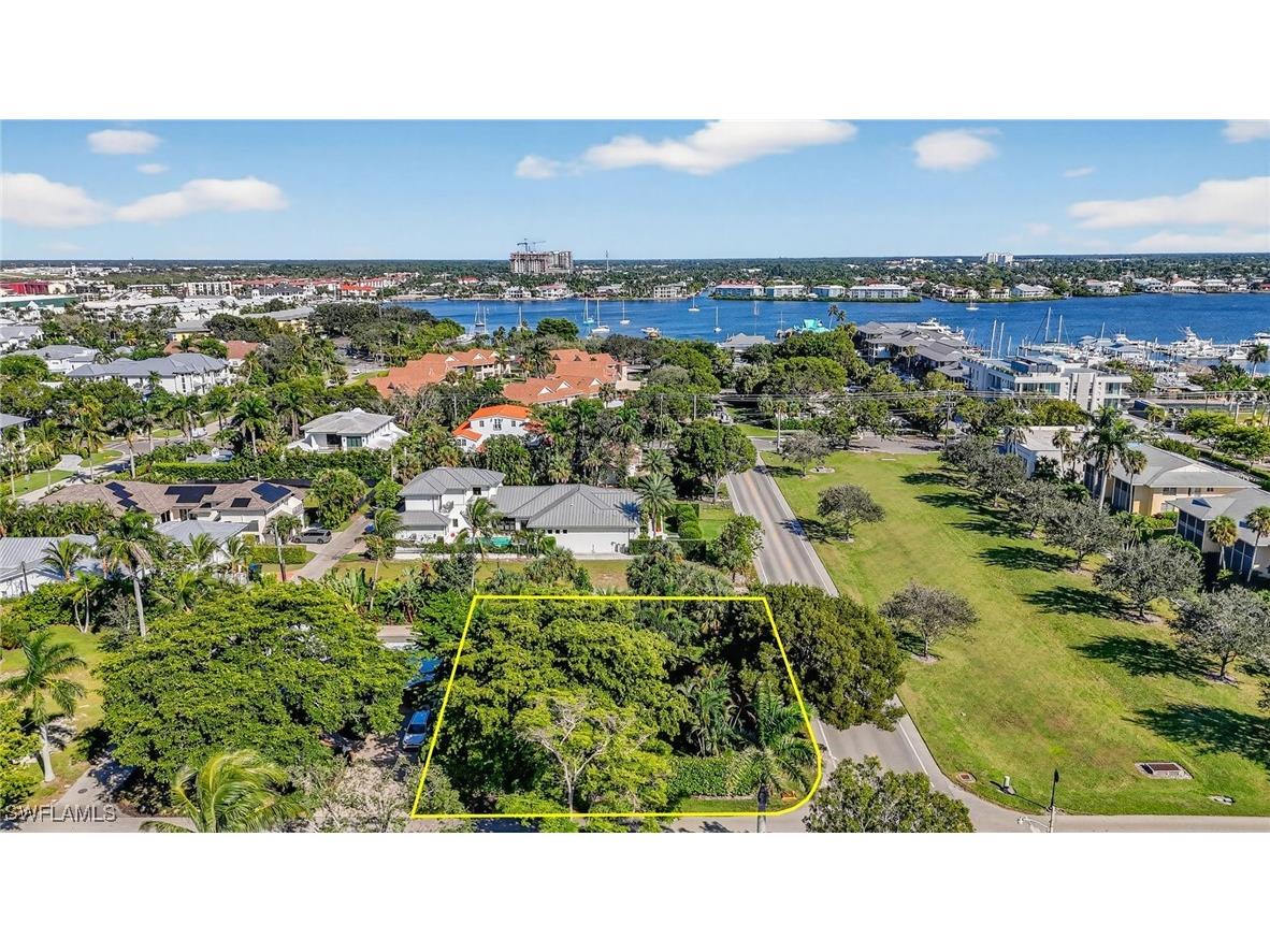 709 Broad Ave S Naples FL 34102 225077852 image1