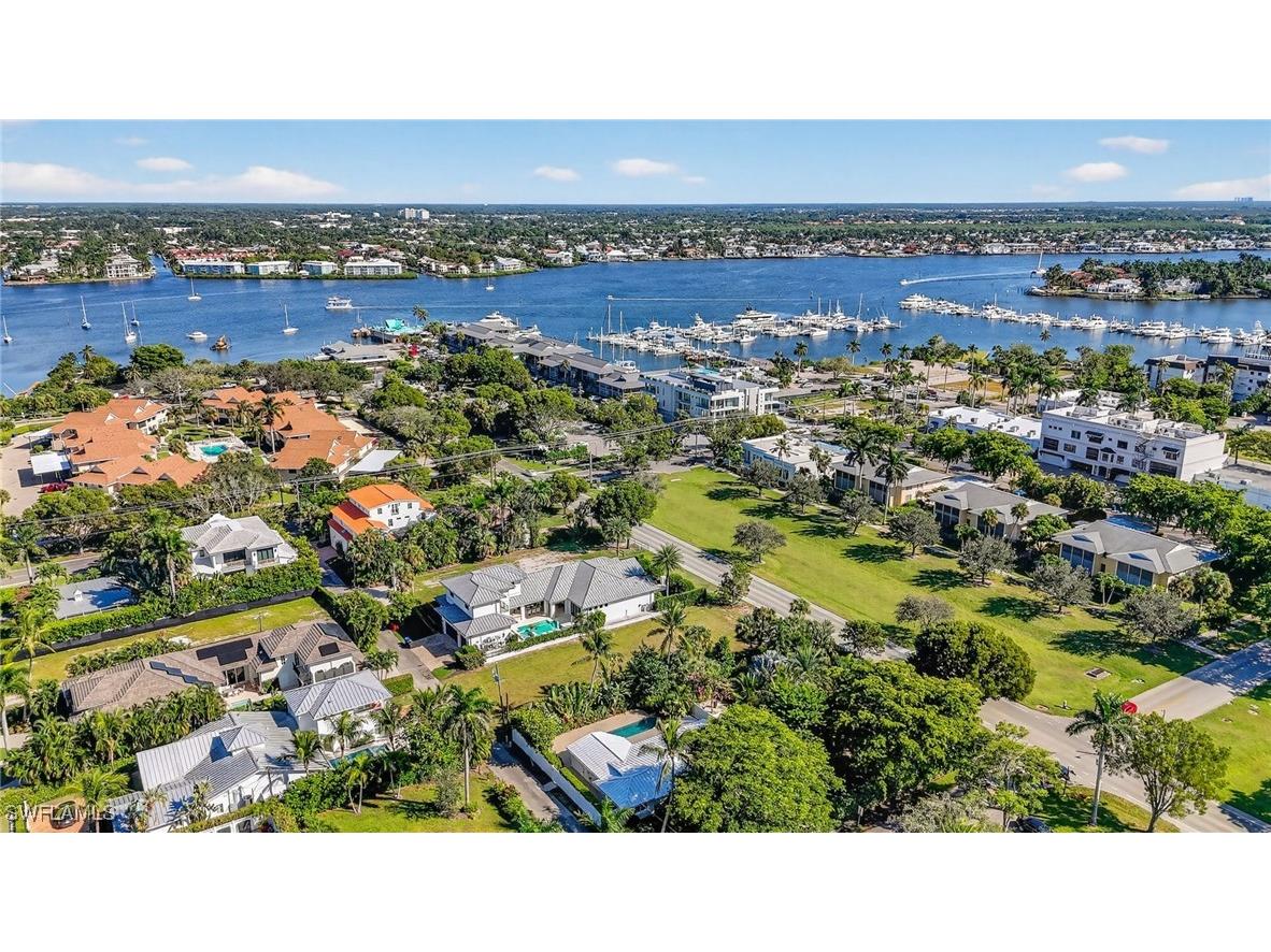 709 Broad Ave S Naples FL 34102 225077852 image18