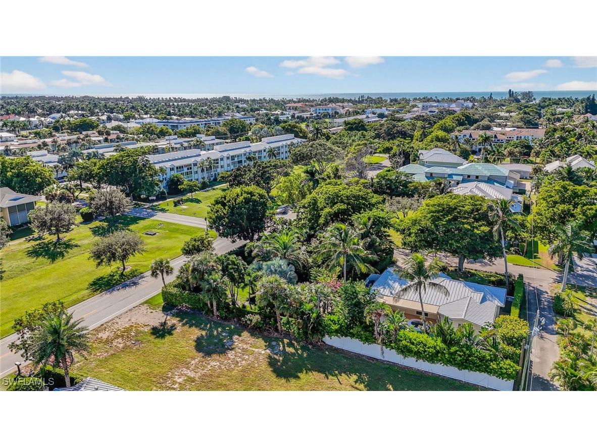 709 Broad Ave S Naples FL 34102 225077852 image20