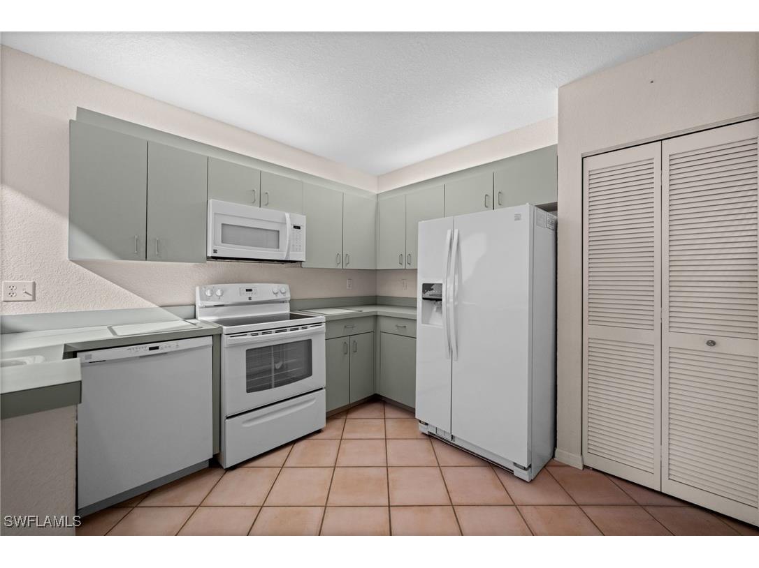 71 Emerald Woods Drive #F2 Naples FL 34108 226004627 image8