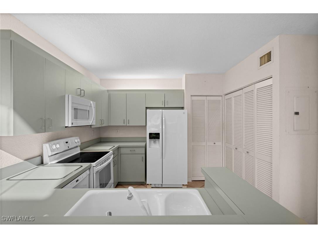 71 Emerald Woods Drive #F2 Naples FL 34108 226004627 image9