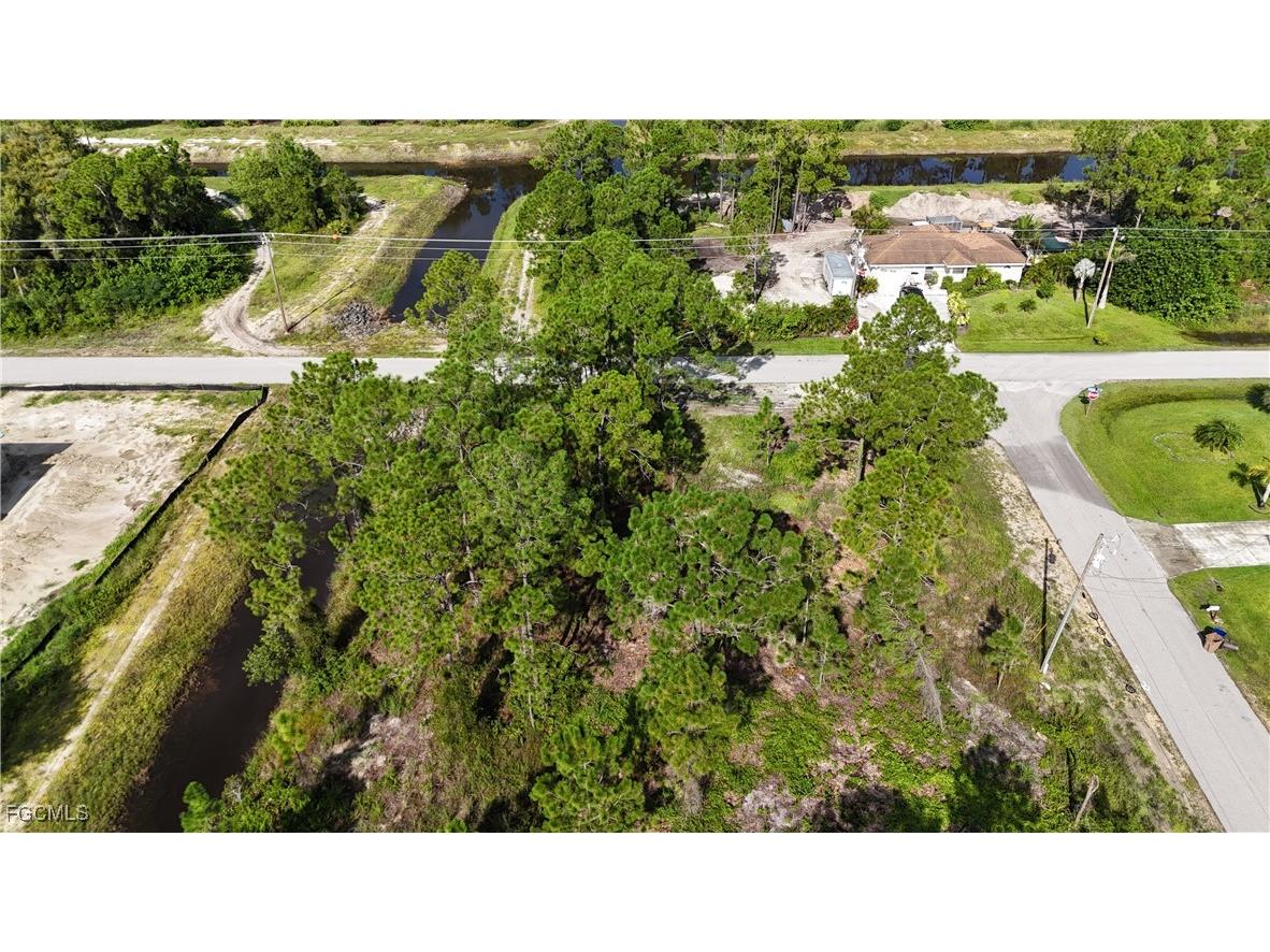 710 Almelia Street E Lehigh Acres FL 33974 2025009865 image3