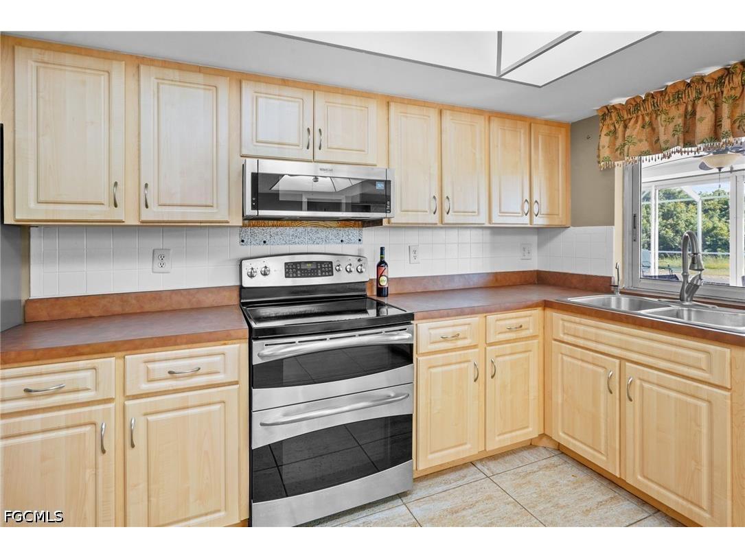 711 Mirror Lakes Drive Lehigh Acres FL 33974 2026026402 image6