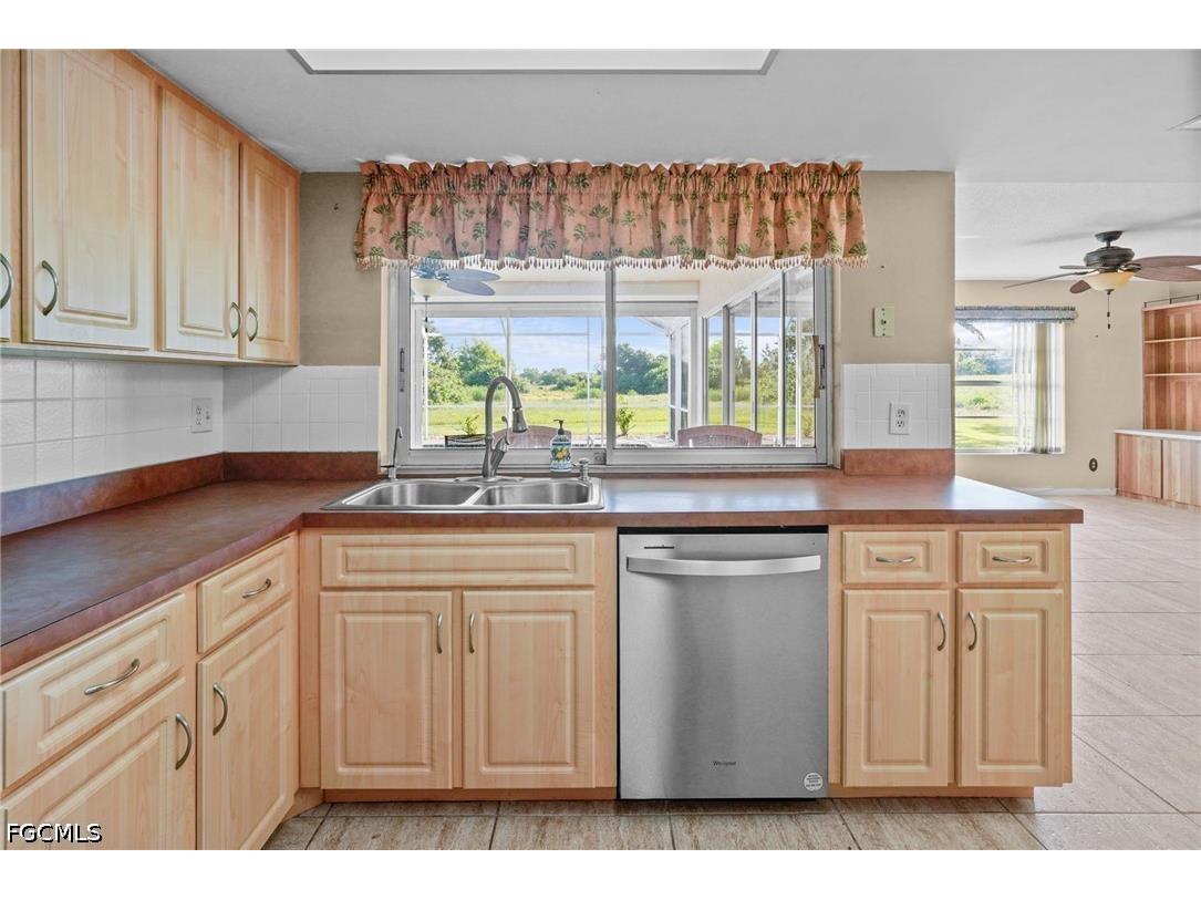 711 Mirror Lakes Drive Lehigh Acres FL 33974 2026026402 image7