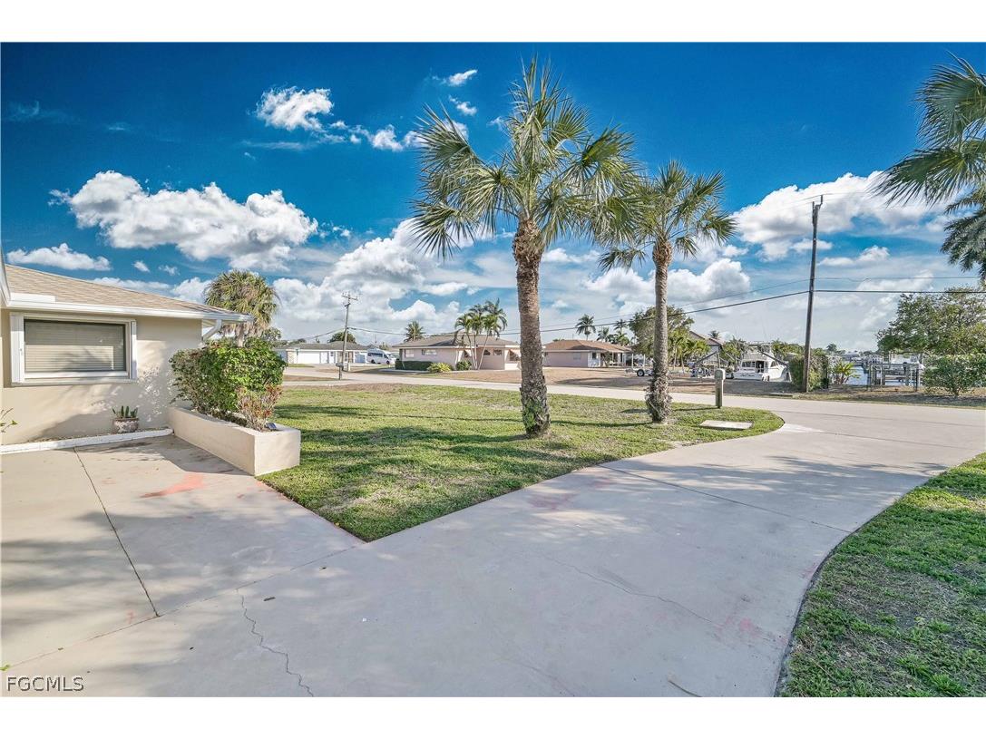 711 Monterey Avenue Cape Coral FL 33904 2026009652 image4