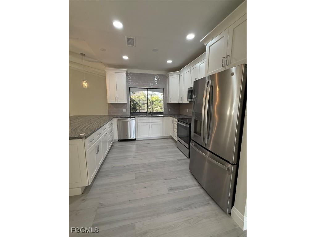 711 SE 33rd Terrace Cape Coral FL 33904 2025022244 image10