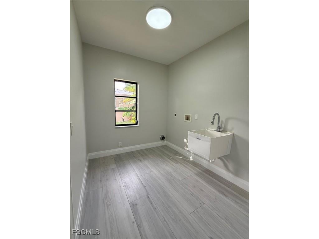 711 SE 33rd Terrace Cape Coral FL 33904 2025022244 image17