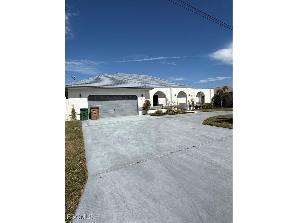 711 SE 33rd Terrace Cape Coral FL 33904 2025022244 image2