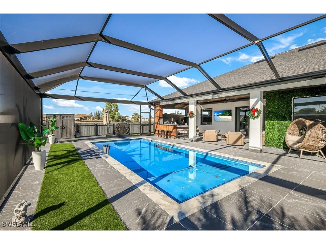 712 NE 2nd Place Cape Coral FL 33909 225026371 image1