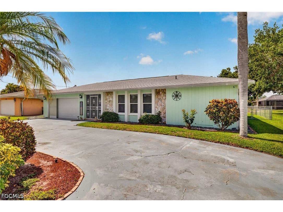 712 SE 32nd Terrace Cape Coral FL 33904 2026022161 image5
