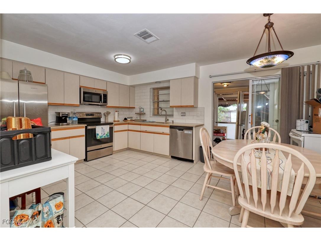 712 SE 8th Street #A Cape Coral FL 33990 2025003692 image12