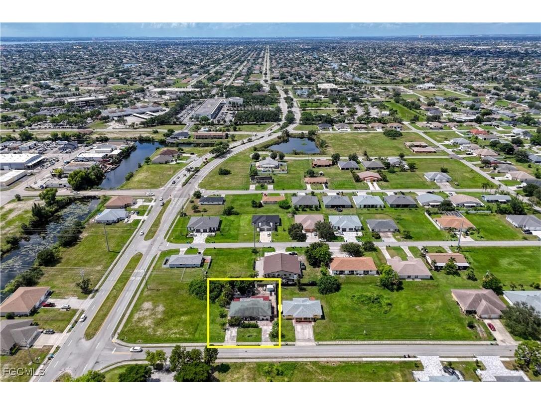 712 SE 8th Street #A Cape Coral FL 33990 2025003692 image2