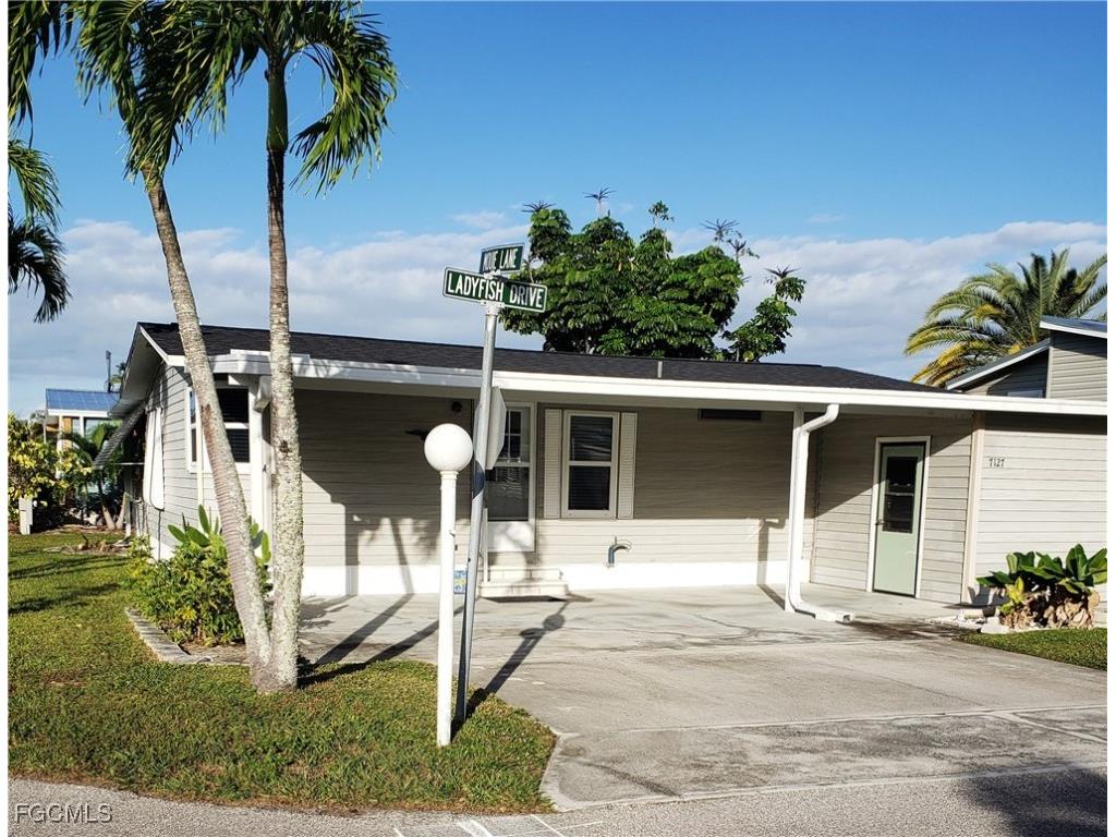 7127 Ladyfish Drive Saint James City FL 33956 2025017399 image1