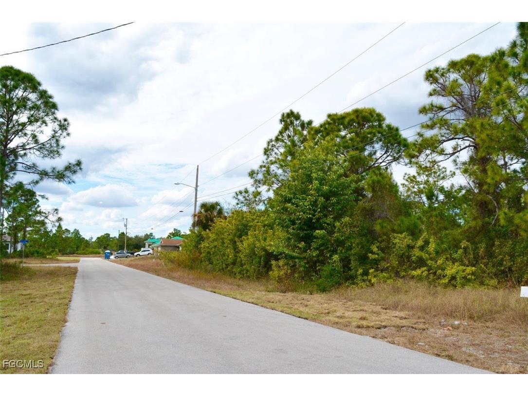 713 Colyer Street E Lehigh Acres FL 33974 2026005314 image3