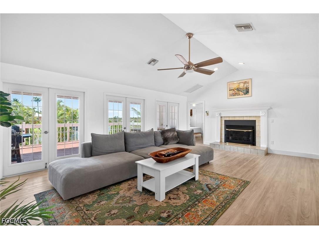 713 Durion Court Sanibel FL 33957 2026023184 image3
