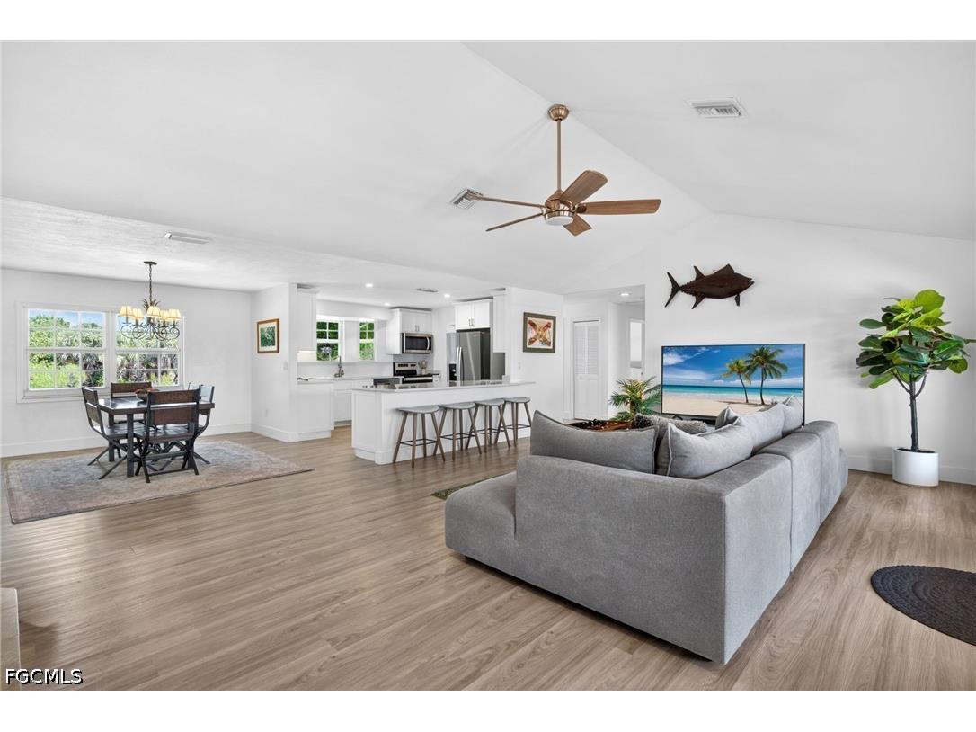 713 Durion Court Sanibel FL 33957 2026023184 image5