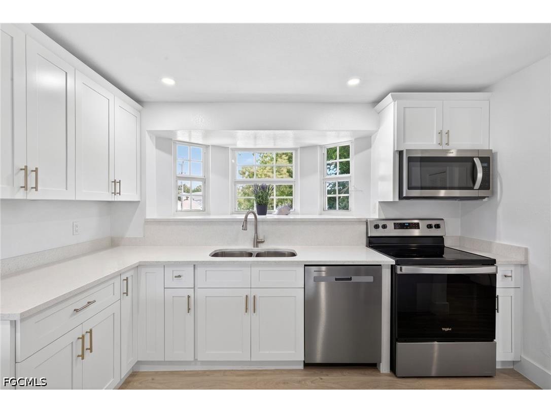 713 Durion Court Sanibel FL 33957 2026023184 image9