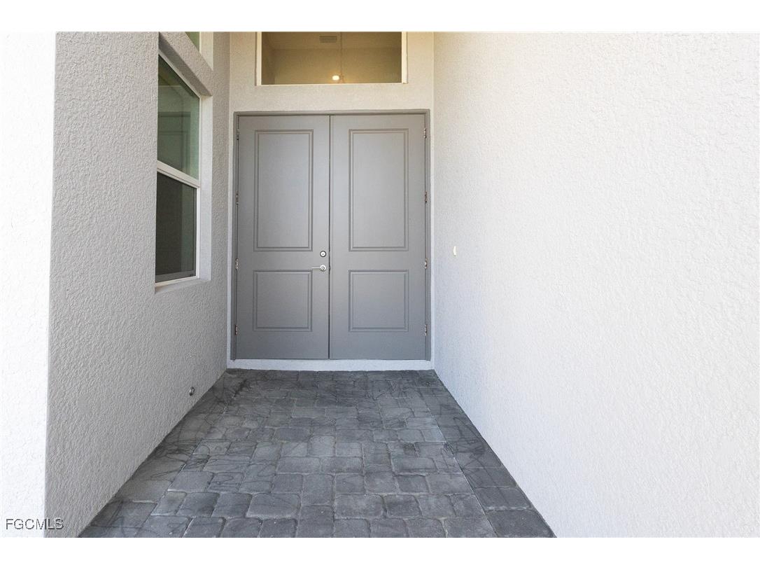 713 NW 37th Avenue Cape Coral FL 33993 2026005000 image2