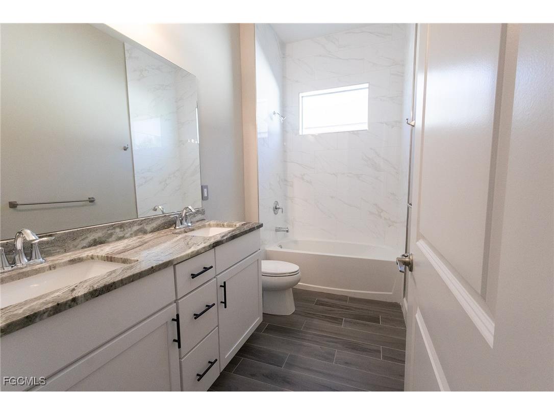 713 NW 37th Avenue Cape Coral FL 33993 2026005000 image40